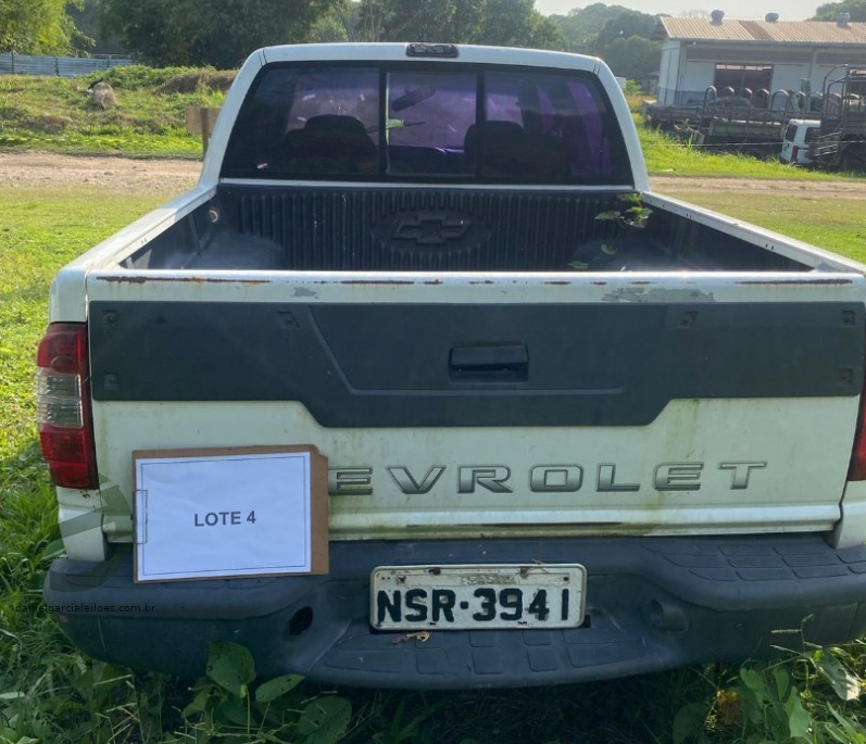 PICAPE EMP GE S10 2.5 Leilão de Viaturas do Exercito Brasileiro tem Caminhonetes e Jipe 4x4