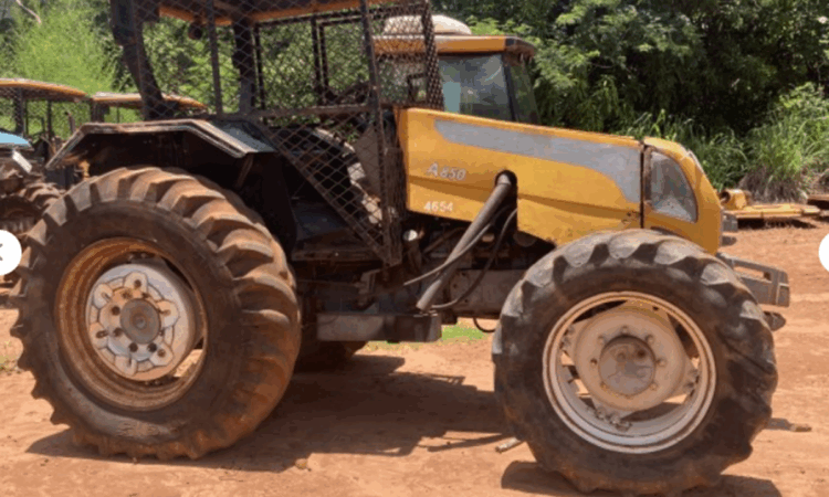 Leilão do Agronegócio tem tratores, carretas e implementos agrícolas a partir de 500 reais