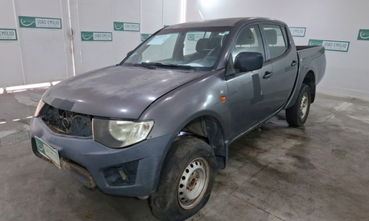 Caminhonete L200 TRITON Leilão viaturas da Marinha
