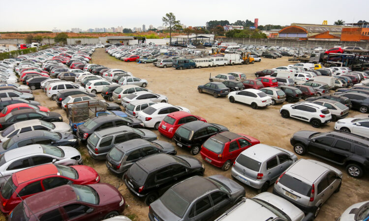 Detran-SP prepara maior leilões da história com cerca de 100 mil veículos em 2026