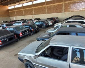 Leilão da PMMG em Uberlândia tem carros, motos e sucatas com lances a partir de R$ 200