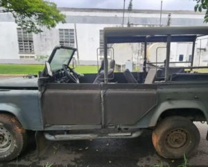 Picape Land Rover Defender Leilão do Exército tem viaturas militares 4x4