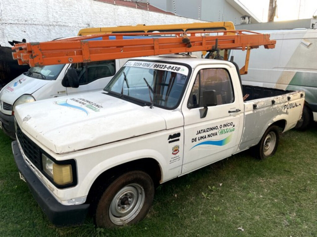 Leilão de prefeitura caminhonete CHEVROLET A20 CUSTOM 