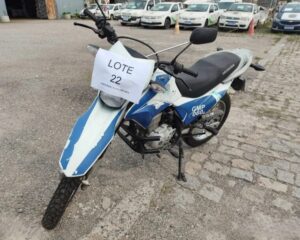 Prefeitura de Pinhais abre leilão com veículos, motos e equipamentos públicos avaliados em mais de R$ 527 mil