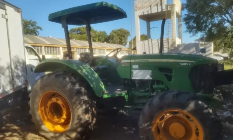 Trator John Deere 5085