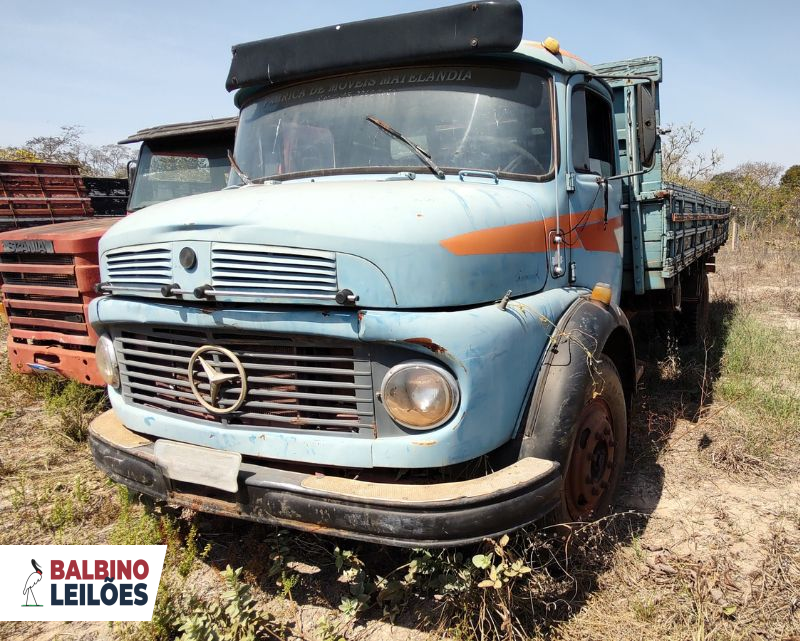 Caminhão Mercedes-Benz L-1113 leilão de combate ao trafico